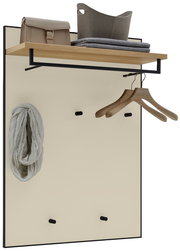 Garderobenpaneel in Frontalansicht mit Holzablage, Kleiderstange und Haken, dekoriert mit Tasche, Tüchern und Kleiderbügeln.