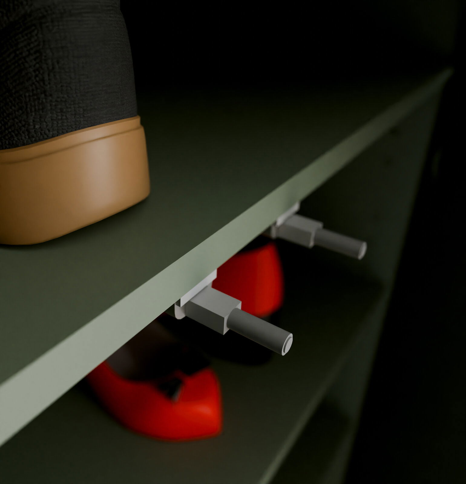 Nahaufnahme eines Schuhschranks mit einem schwarzen Stiefel und roten Schuhen auf den Regalen, seitliche Perspektive