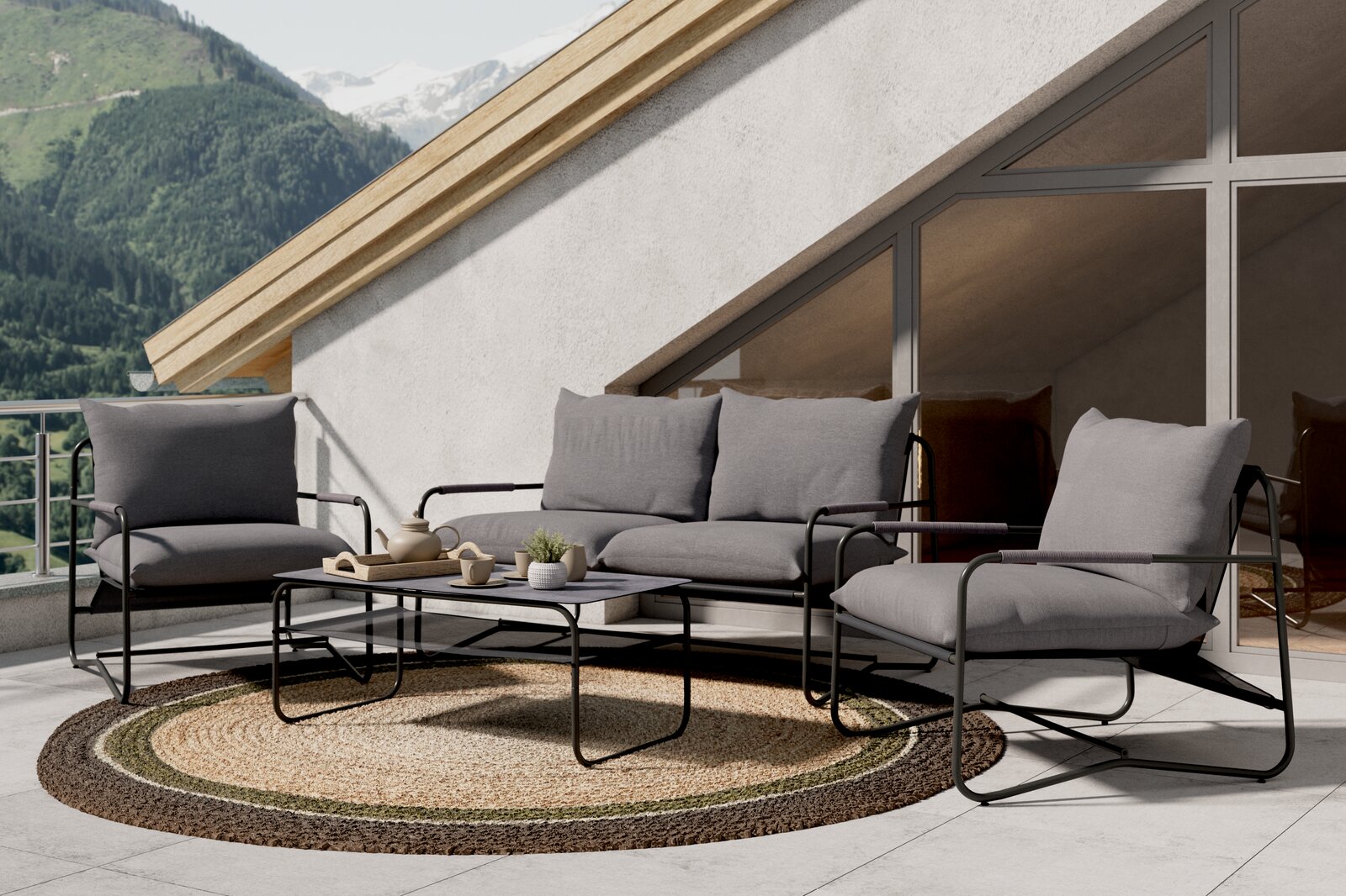 Moderne Loungegarnitur auf einer Terrasse mit Bergblick, bestehend aus einem Sofa, zwei Sesseln und einem Tisch, aus der seitlichen Perspektive fotografiert.