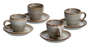 Vierteilige Espresso-Tassen-Set mit Untertassen in erdigen Tönen, seitliche Perspektive
