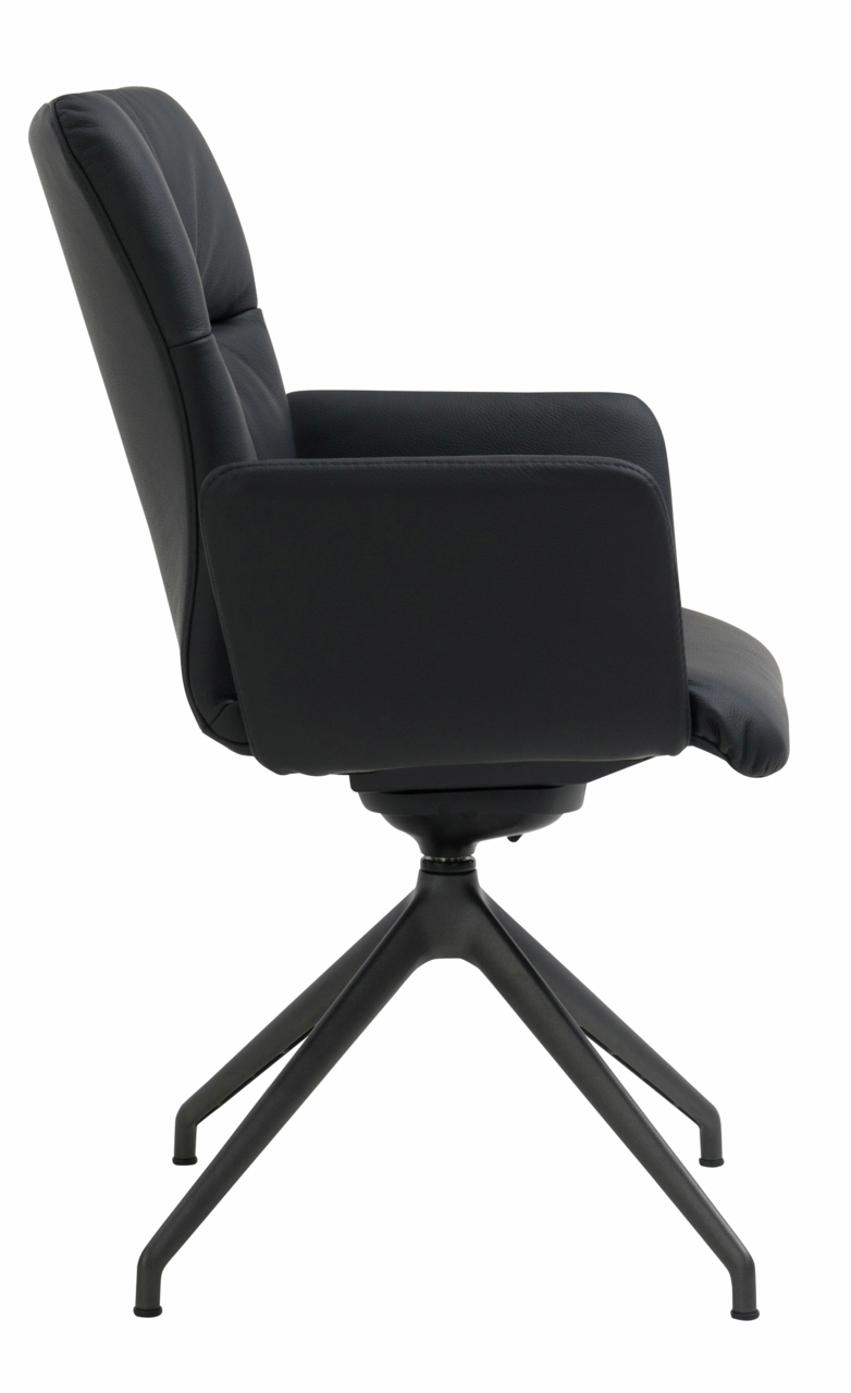 Plantagie Armlehnstuhl BOWIE Seitliche Ansicht eines modernen schwarzen Armlehnstuhls mit vierbeinigem Metallgestell.