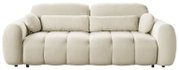 Beiges, weich gepolstertes 3-Sitzer-Sofa mit breiten Armlehnen, hoher Rückenlehne und zwei Rückenkissen, Frontansicht.