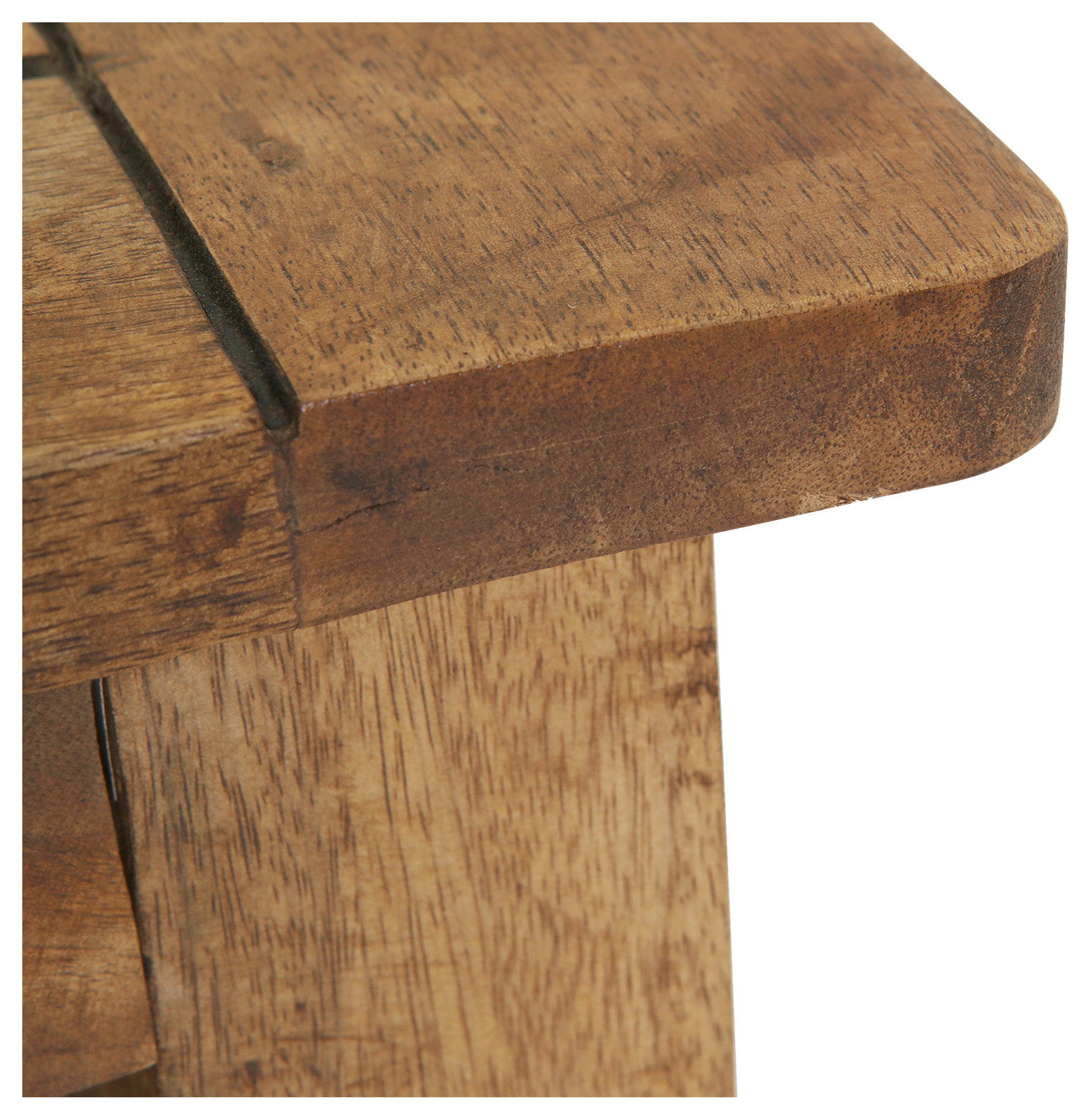 Nahaufnahme einer Ecke eines Couchtisches aus Holz mit natürlicher Maserung, Perspektive von der Seite.