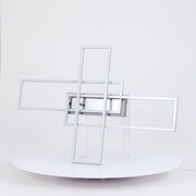 Moderne LED-Deckenleuchte mit geometrischem Design, seitliche Perspektive