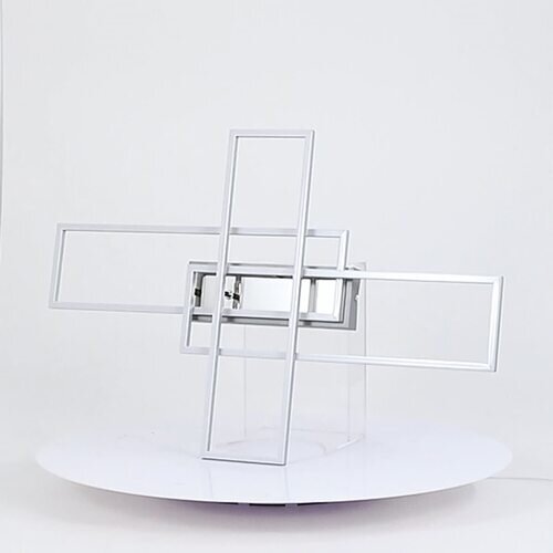 Moderne led-plafondlamp met een geometrisch ontwerp, gezien vanaf de zijkant