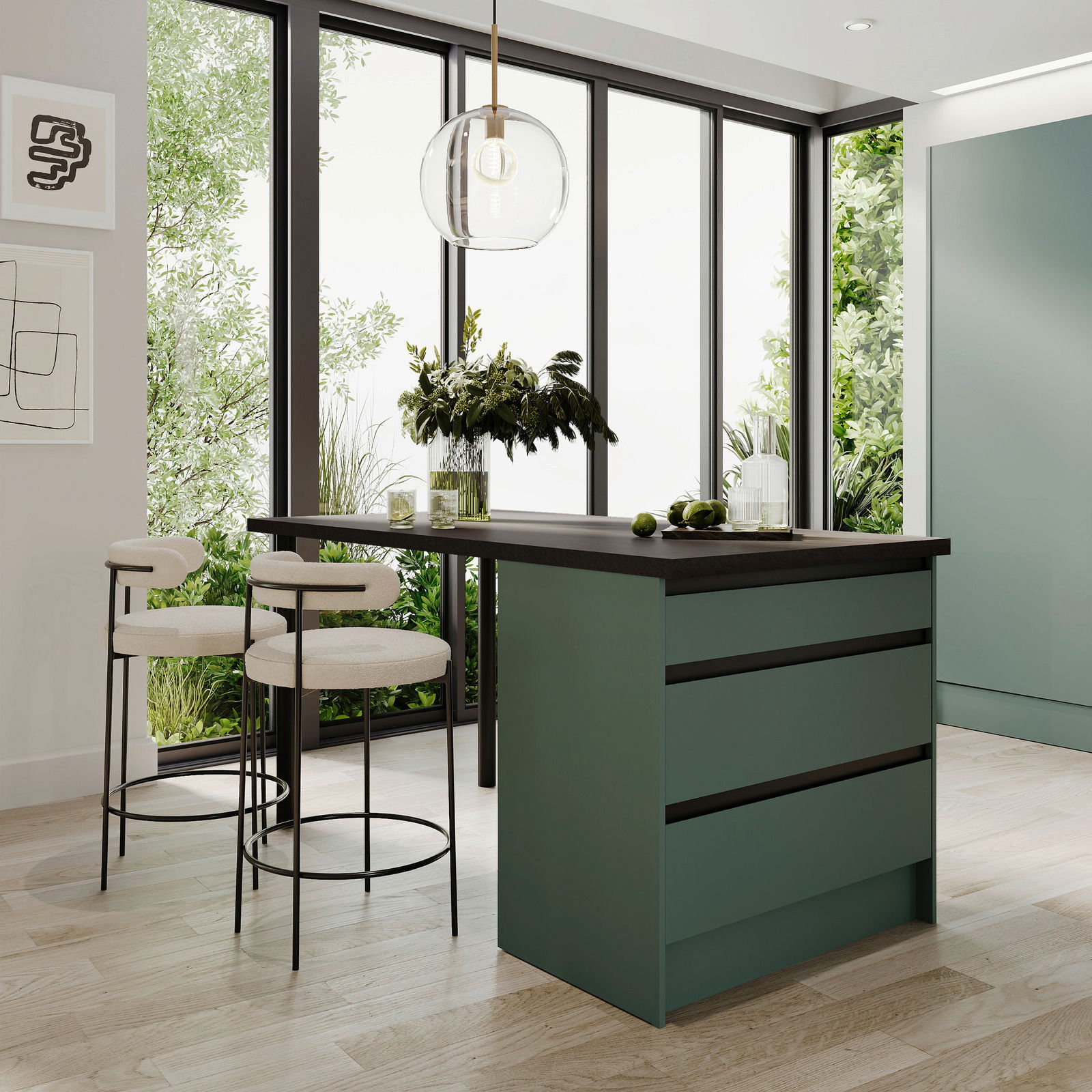 Moderne Kücheninsel in einem eleganten Raum mit großen Fenstern, grüner Schrankfront und dunkler Arbeitsplatte, seitliche Perspektive.