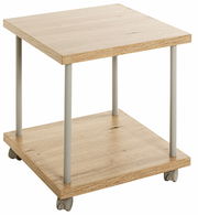 Moderner Beistelltisch auf Rollen aus Holz mit zwei Ebenen, seitliche Perspektive