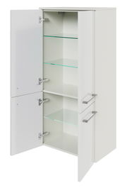 Weißer Midischrank mit zwei geöffneten Türen, Glasböden und silbernen Griffen, seitliche Perspektive