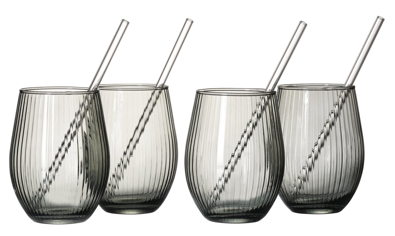 Vier geriffelte Trinkgläser aus grauem Rauchglas mit transparenten Glasstrohhalmen, freigestellt auf weißem Hintergrund, frontale Produktansicht leicht von oben.