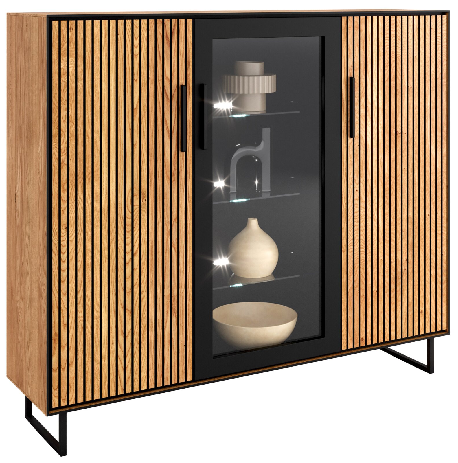 Modern houten hoogkast met verticale strepen en een glazen deur in het midden, gezien vanaf de zijkant