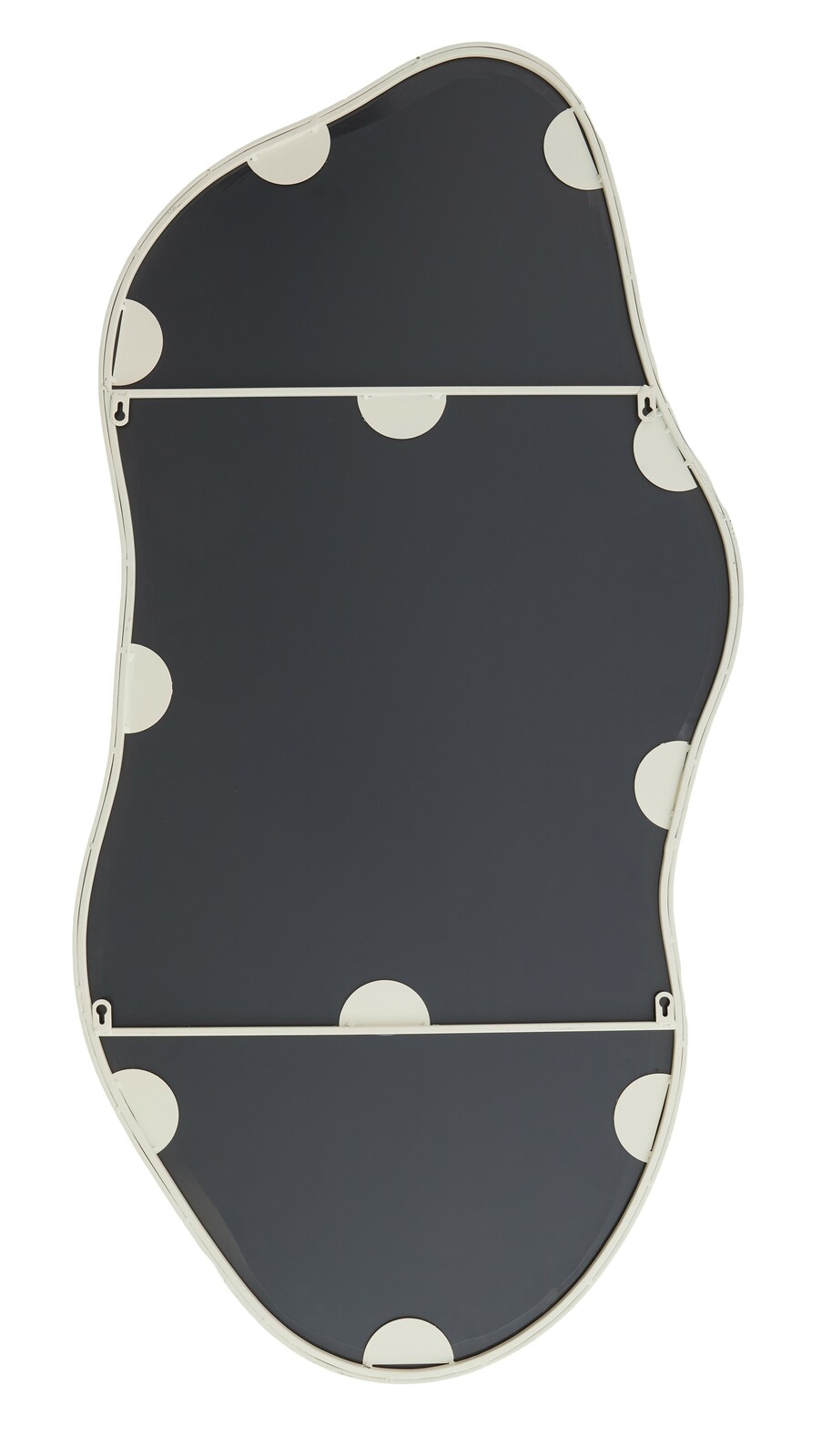 Rückansicht eines unregelmäßig geformten Spiegels mit weißem Rahmen und Befestigungspunkten.
