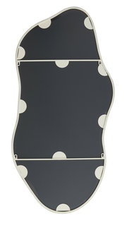 Rückansicht eines unregelmäßig geformten Spiegels mit weißem Rahmen und Befestigungspunkten.