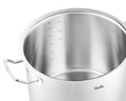 Hoher Kochtopf aus Metall mit 28 cm Durchmesser, Innenansicht mit Messskala, seitliche Perspektive