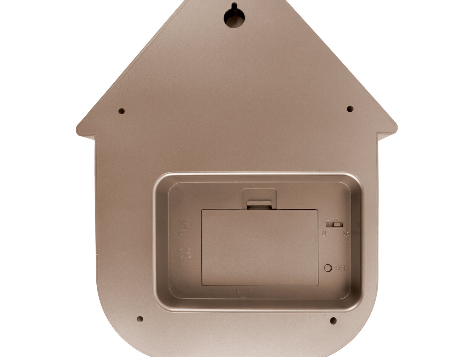 Achterkant van een wandklok in de vorm van een huisje, voorzien van een batterijvak en een ophangbeugel.