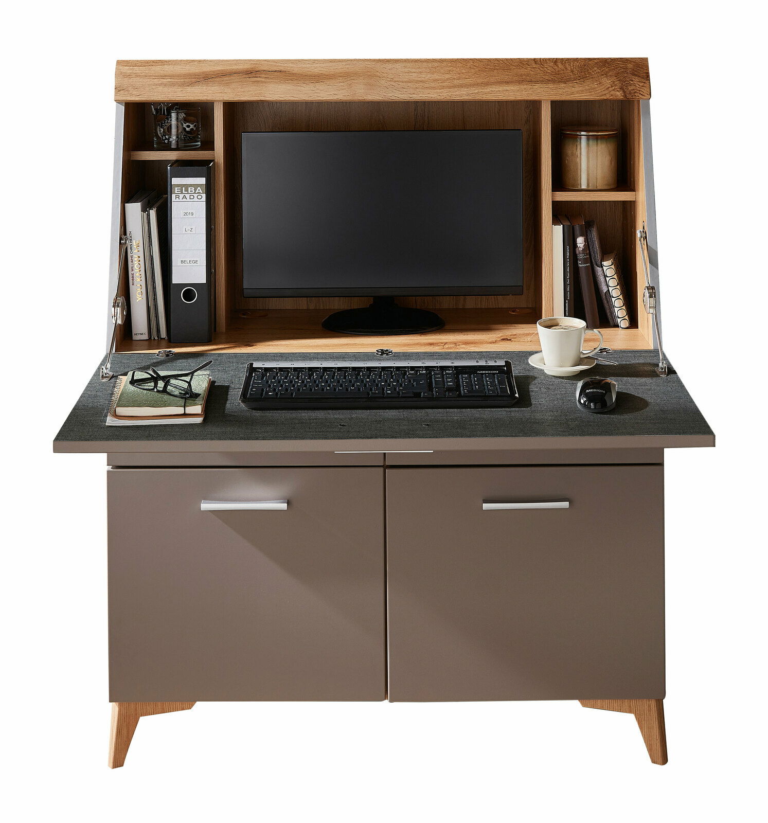 Moderner Sekretär mit Monitor, Tastatur, Büchern und Tasse aus frontaler Perspektive