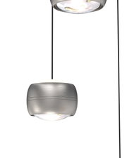 Moderne LED-hanglamp in zilverkleurige uitvoering, zijaanzicht