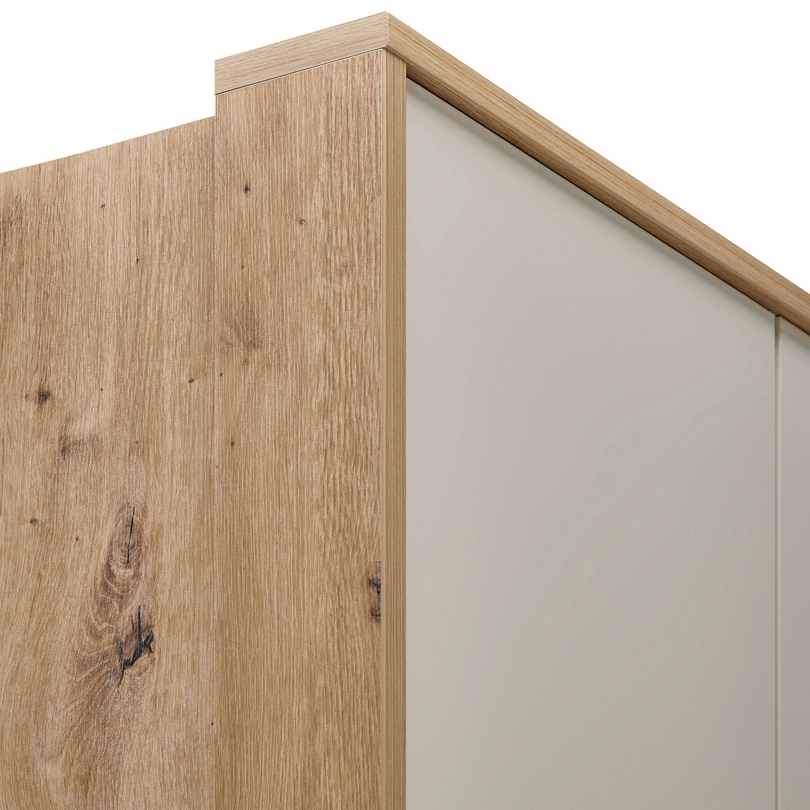 Detailansicht eines Kleiderschranks mit Holzoptik und glatter, heller Oberfläche.