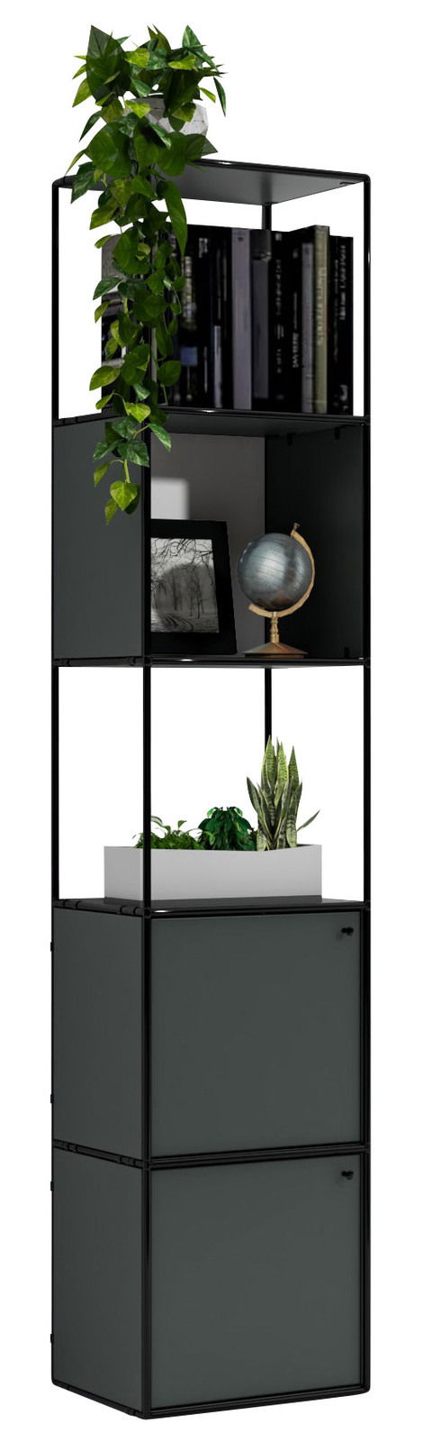Schwarzes Aktenregal mit vier Fächern, dekoriert mit Pflanzen, Büchern und einem Globus, seitliche Perspektive