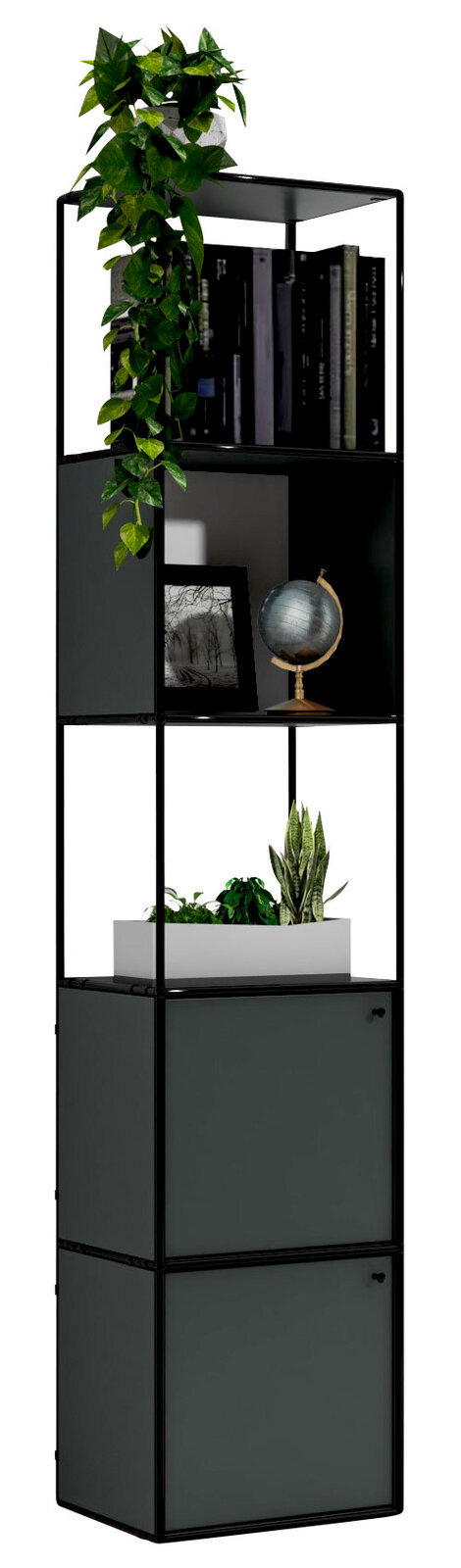 Schwarzes Aktenregal mit vier Fächern, dekoriert mit Pflanzen, Büchern und einem Globus, seitliche Perspektive