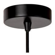 Zwarte plafondbevestiging van een hanglamp, gezien van onderaf