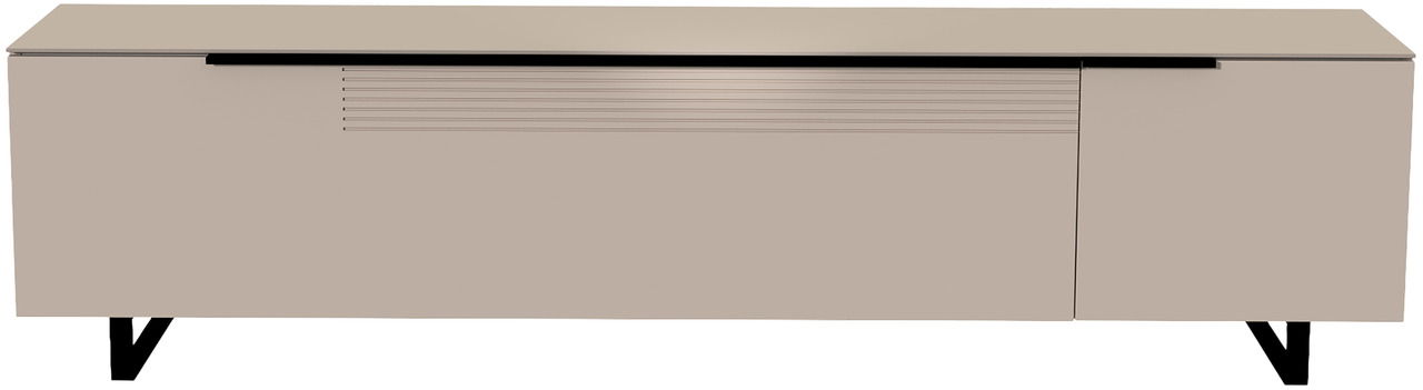 Moderano XL TV-Lowboard BORMIO Frontansicht eines modernen, beigen XL TV-Lowboards mit schwarzen Beinen und minimalistischen Linien.