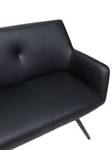 Schwarze Ledercouch mit modernem Design, seitliche Perspektive