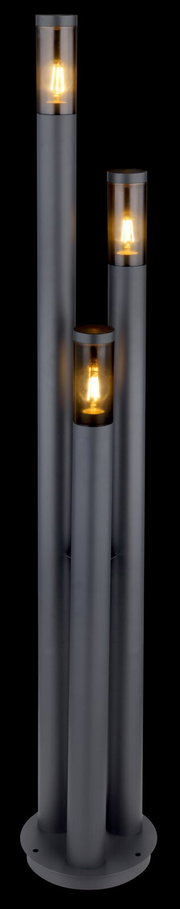 Moderne Außenleuchte mit drei unterschiedlich hohen, zylindrischen Lichtquellen, seitliche Perspektive