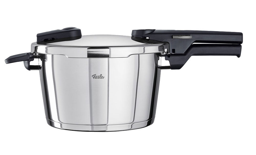 Schnellkochtopf Vitaquick 4,5l aus Edelstahl, seitliche Ansicht mit geschlossenem Deckel und schwarzen Griffen