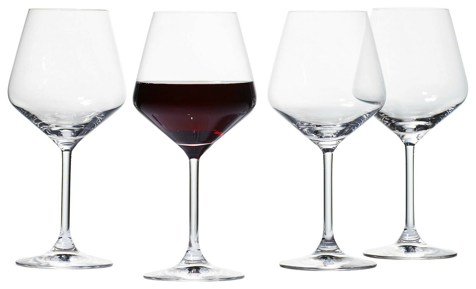 Vier Burgundergläser, eines mit Rotwein gefüllt, aus der Frontalperspektive.