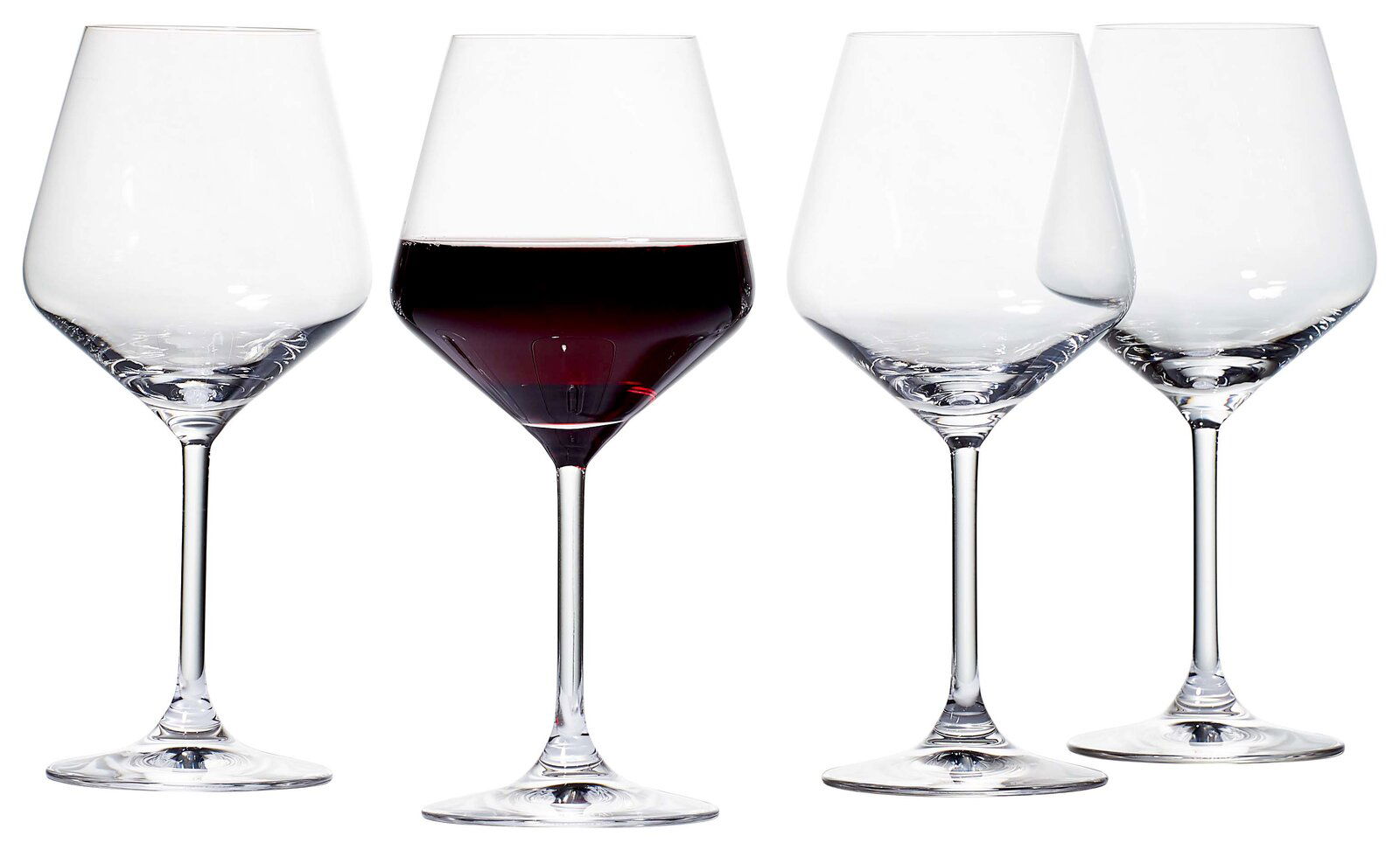 Vier Burgundergläser, eines mit Rotwein gefüllt, aus der Frontalperspektive.