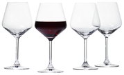 Vier Burgundergläser, eines mit Rotwein gefüllt, aus der Frontalperspektive.