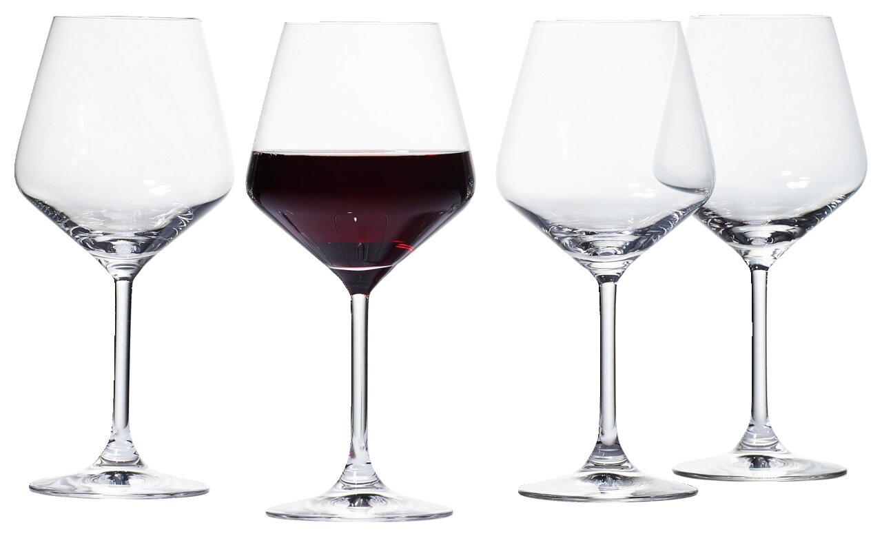 Vier Burgundergläser, eines mit Rotwein gefüllt, aus der Frontalperspektive.