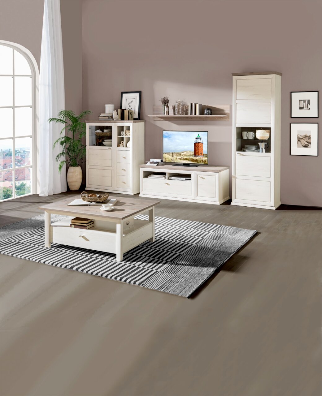 Wandmeubel en salontafel in een moderne woonkamer, zijaanzicht