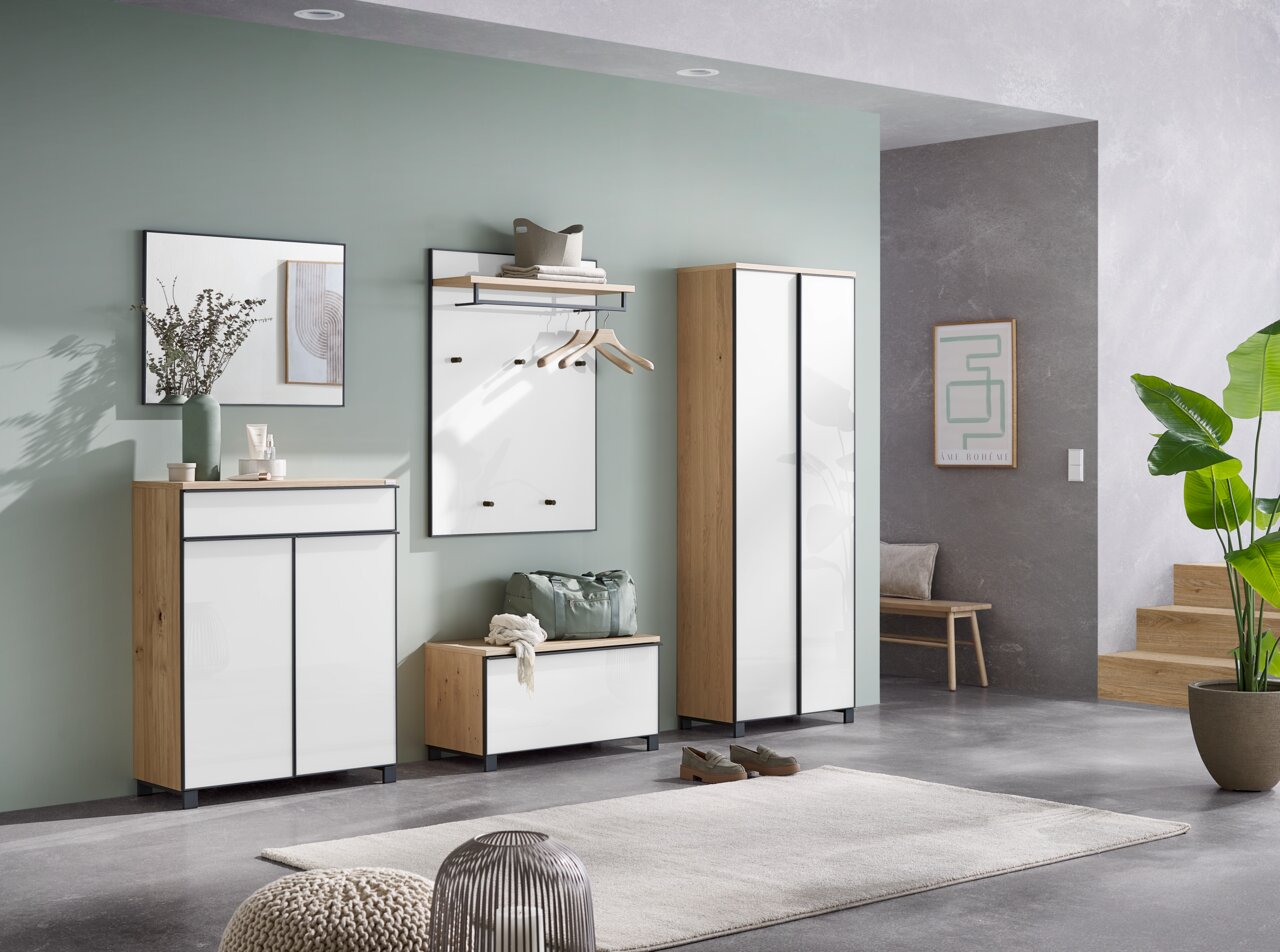 Dieter Knoll Garderobenbank ATINA Moderne Garderobeneinrichtung mit Schuhschrank, Garderobenbank und Spiegel in einer hellen, stilvollen Umgebung. Frontalansicht.