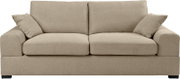 Beiges 2-Sitzer-Sofa mit Stoffbezug, zwei großen Sitz- und Rückenkissen sowie zwei kleinen Zierkissen, frontale Ansicht.