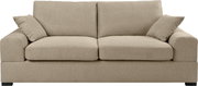 Beiges 2-Sitzer-Sofa mit Stoffbezug, zwei großen Sitz- und Rückenkissen sowie zwei kleinen Zierkissen, frontale Ansicht.