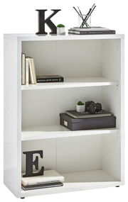 Weißes Regal mit drei Ebenen, dekoriert mit Büchern, einer Kamera und kleinen Pflanzen, aus frontaler Perspektive.