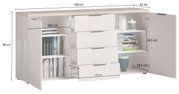 Weißes Sideboard mit vier Schubladen in der Mitte, links ein offenes Regal mit Büchern und rechts ein Schrank mit zwei Fächern, aus der Perspektive von vorne betrachtet.