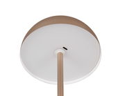 Unteransicht einer Akku-Tischleuchte mit USB-C-Anschluss.