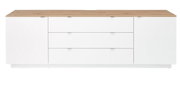 Frontansicht eines modernen TV-Sideboards mit weißem Korpus und Holzoberfläche, drei Schubladen in der Mitte und zwei Türen an den Seiten.