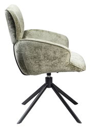 Seitenansicht eines grünen Armlehnstuhls mit schwarzem Metallgestell und drehbarem Fuß.