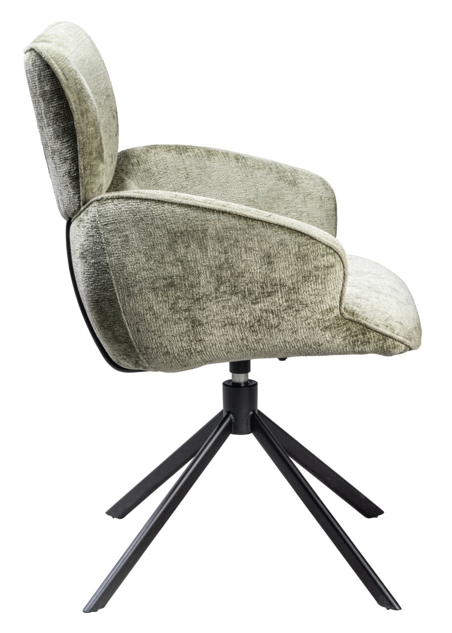 Zijaanzicht van een groene fauteuil met een zwart metalen frame en een draaibare voet.