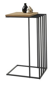 Moderner Beistelltisch mit Holzplatte und schwarzem Metallgestell, seitliche Perspektive.