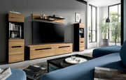Modernes Wohnzimmer mit TV-Wandmöbel-Set in Holzoptik und Schwarz, bestehend aus Lowboard, zwei Vitrinen und Wandregal, frontal in leichter Schrägansicht von links fotografiert.