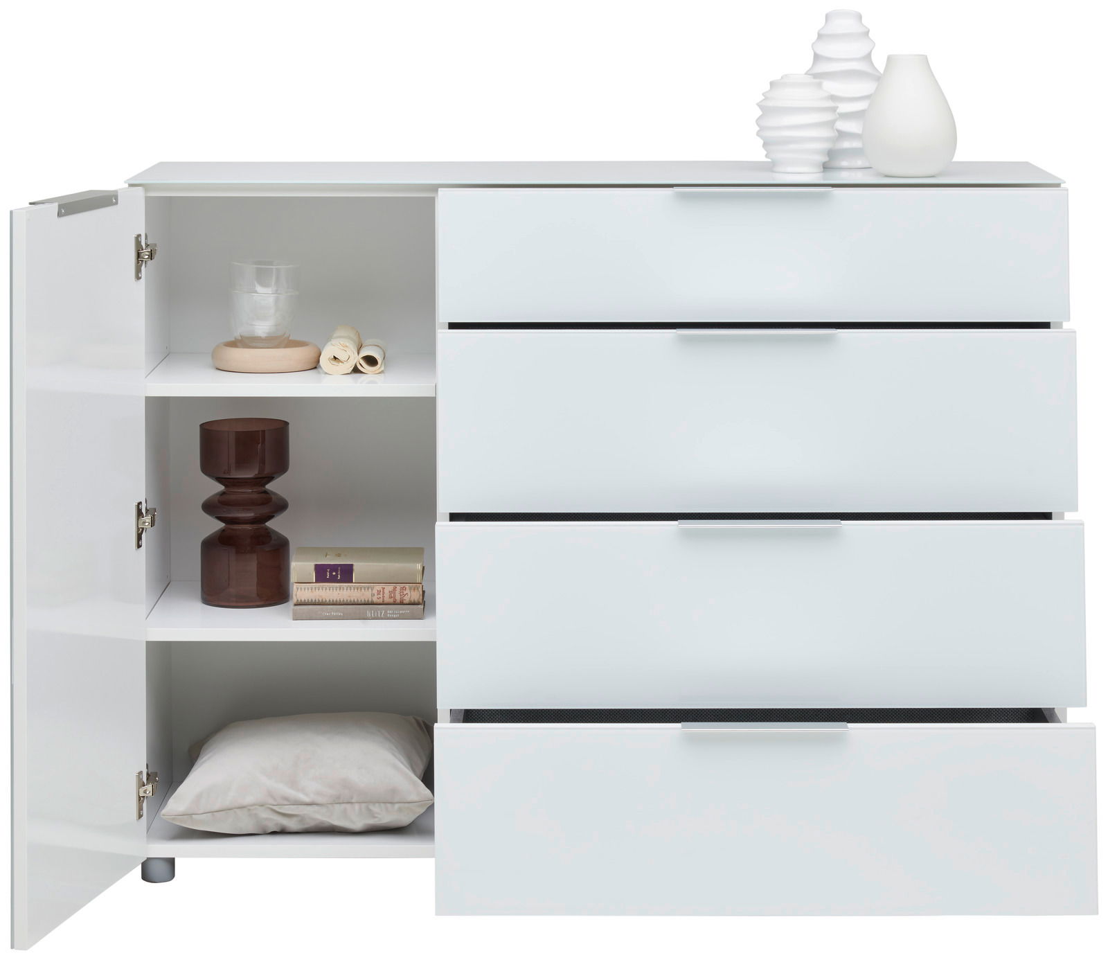 Weiße Kombikommode mit vier Schubladen und einer Tür, geöffnet, um den Stauraum zu zeigen. Perspektive von vorne.