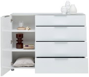 Weiße Kombikommode mit vier Schubladen und einer Tür, geöffnet, um den Stauraum zu zeigen. Perspektive von vorne.