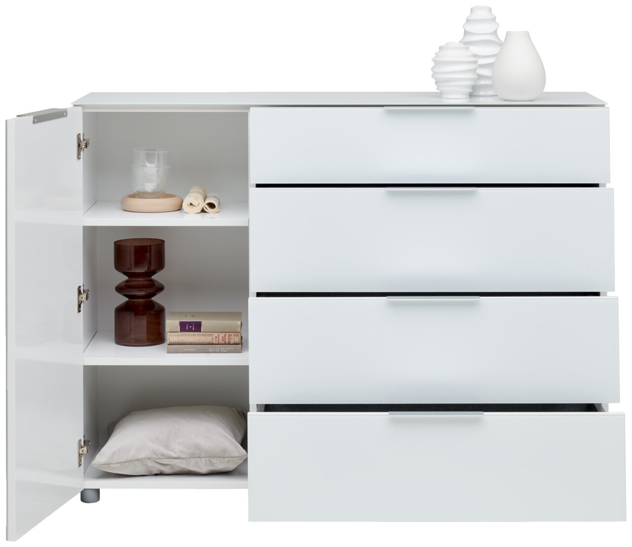 Weiße Kombikommode mit vier Schubladen und einer Tür, geöffnet, um den Stauraum zu zeigen. Perspektive von vorne.