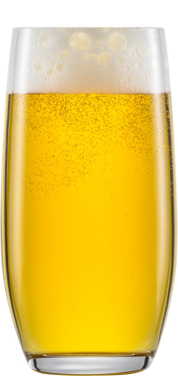 Een multifunctionele beker met een koolzuurhoudende drank, van voren gefotografeerd.