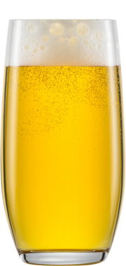 Een multifunctionele beker met een koolzuurhoudende drank, van voren gefotografeerd.