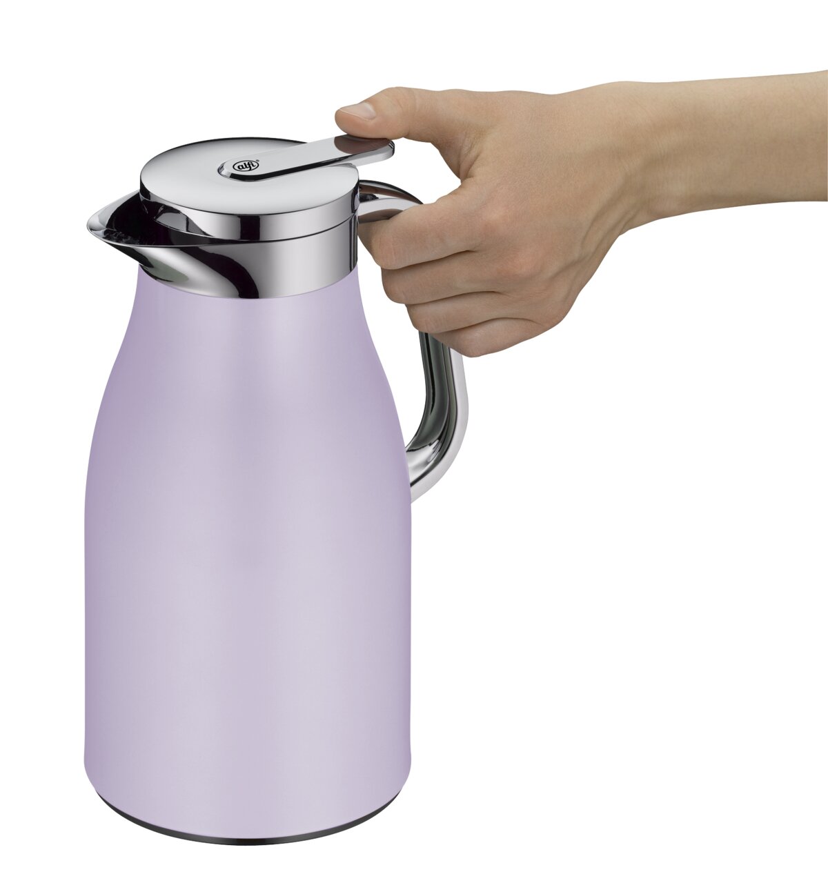 Lila Isolierkanne Skyline mit verchromtem Deckel und Griff, seitliche Ansicht, Hand drückt auf den Deckel.